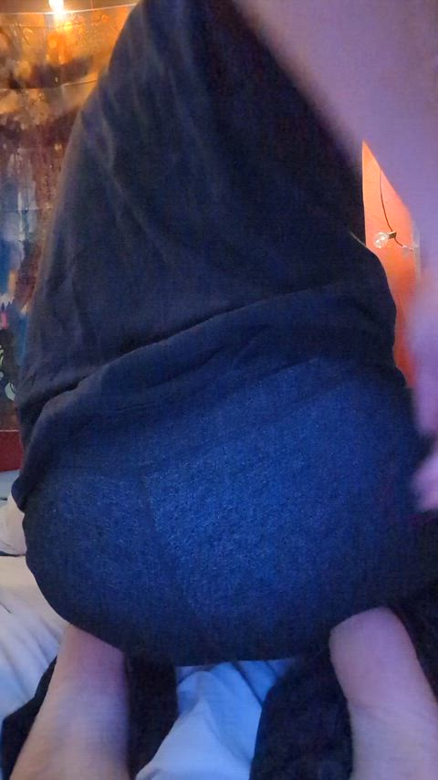 Spreading my cute butt for you 😘