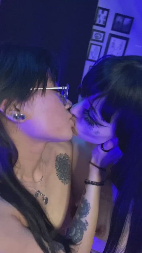 Me and tia was so wet when we were kissing 🥰 we just had to fuck 😍 J made us