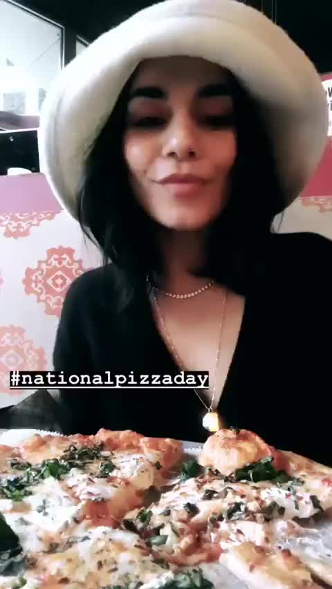 Vanessa Hudgens IG eating Pizza