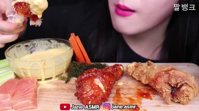 제인_시크릿 반반 치킨 + 연어회 + 바다포도 먹방-5