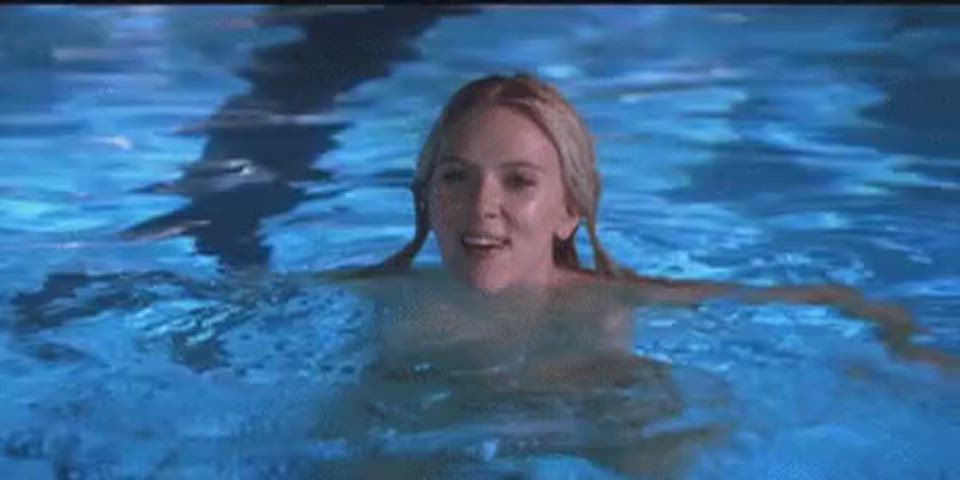 big tits blonde celebrity pool scarlett johansson sideboob softcore solo swimming