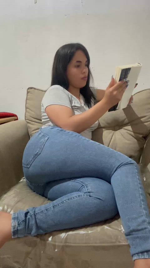 jeans pee peeing latinas clip