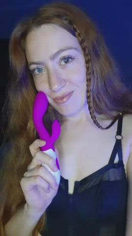 Do you want to see how to play with my dildo? 🤤😈