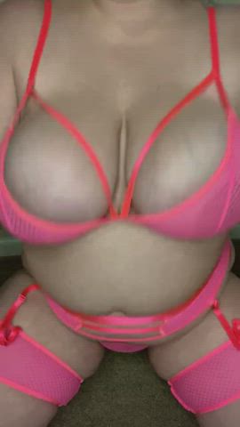 Looking for a thick MILF with big juicy tits?