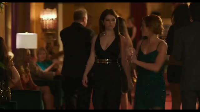 Anna Kendrick @ Pitch Perfect 3 - Boobs grabbed by Brittany Snow