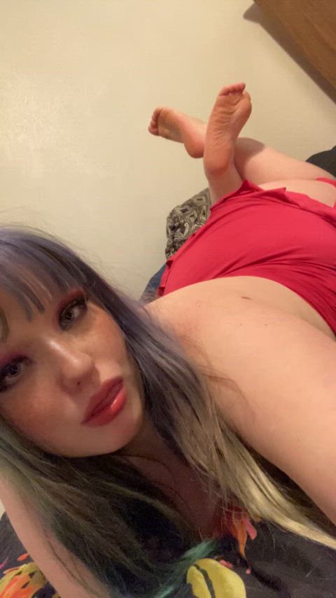 Some late night funny with an alt girls feet