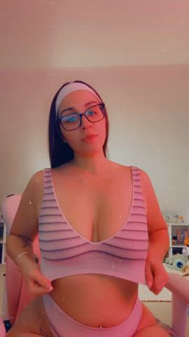 Thick Teen Is Looking For Face Or Dick To Sit On