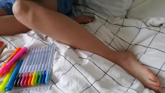 Schoolgirl Stuffs Her Pussy with Markers
