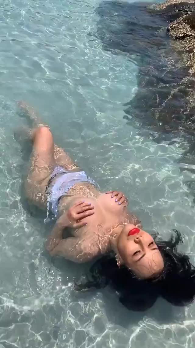 Sexy Belinda - Hot bitch naked on the beach ??   @masinofan1 @jockosrocket @tgirllover666
