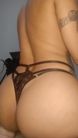 I like to move my ass with my black thong