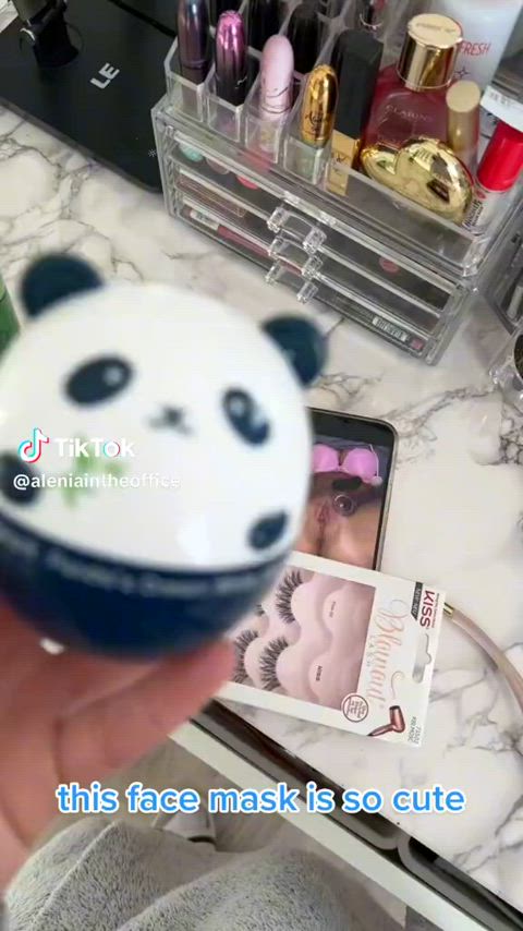 flashing pussy shaved pussy tiktok clip