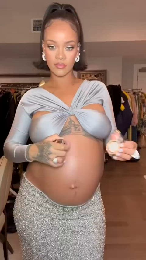 celebrity pregnant rihanna clip