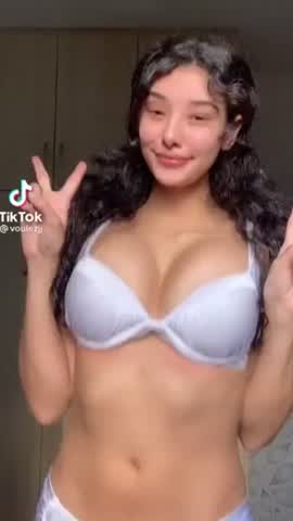HUGE TIK-TOK THOT. Latest ONLYFNS CONTENT ? (LINK IN COMMENTS ? ?)