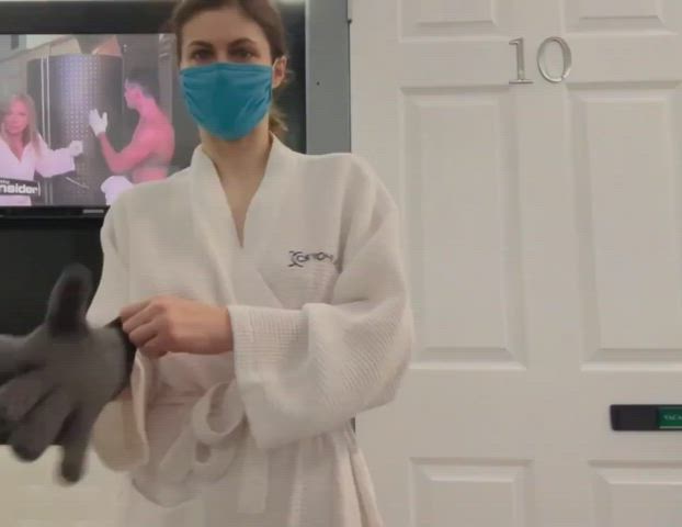 Alexandra Daddario teasing her hard nipples and bouncing boobs during cryotherapy