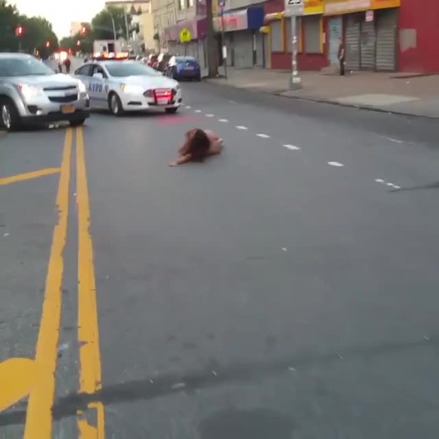 Naked lady in the Bronx tweaking off drugs