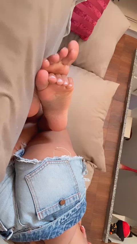 Bet your cock would look perfect between my soft feet right now