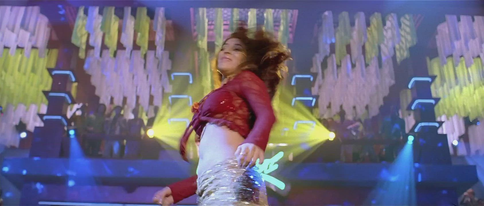 Bollywood Cleavage MILF clip