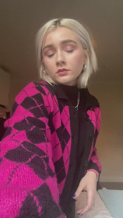 Take me on a cute walking date and then fuck me in the woods πΌ