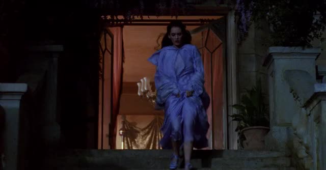 Wynona Ryder bouncing braless Bram Stoker's Dracula (1080p, brightened, slowmo)
