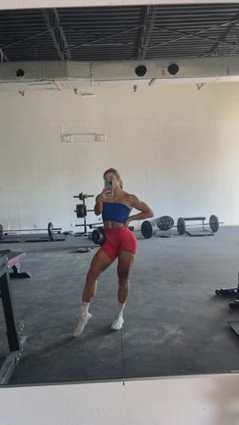 gym slapping thighs clip