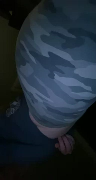 Booty in my camo leggings 🍑😘