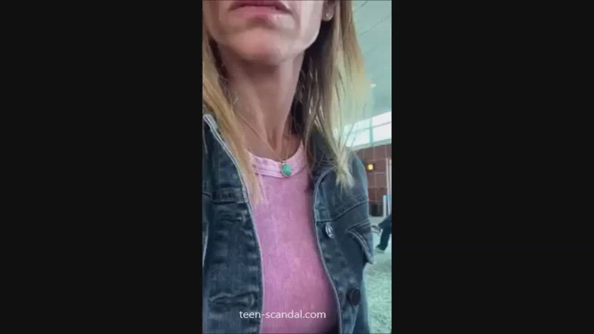 amateur flashing public pussy clip