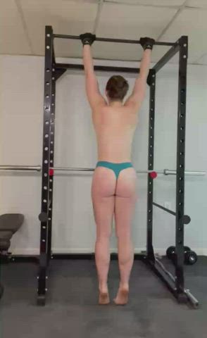 Ended my workout with a few cheeky pull ups 🍑