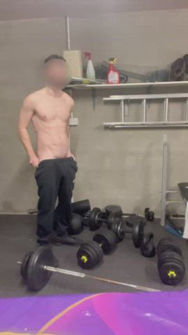 My mate let me use his garage gym… so of course I had to whip it out as soon as