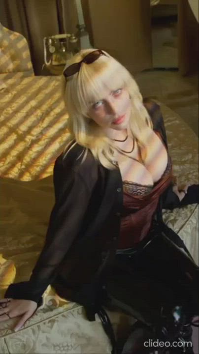 Blonde Boobs Cleavage clip