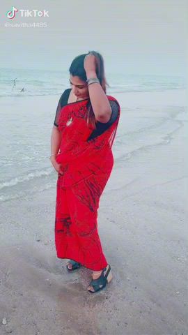 TikTok Indian MILF Saree clip