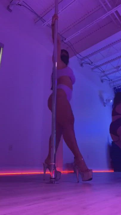 Asian Ass Filipina Pole Dance Thick clip