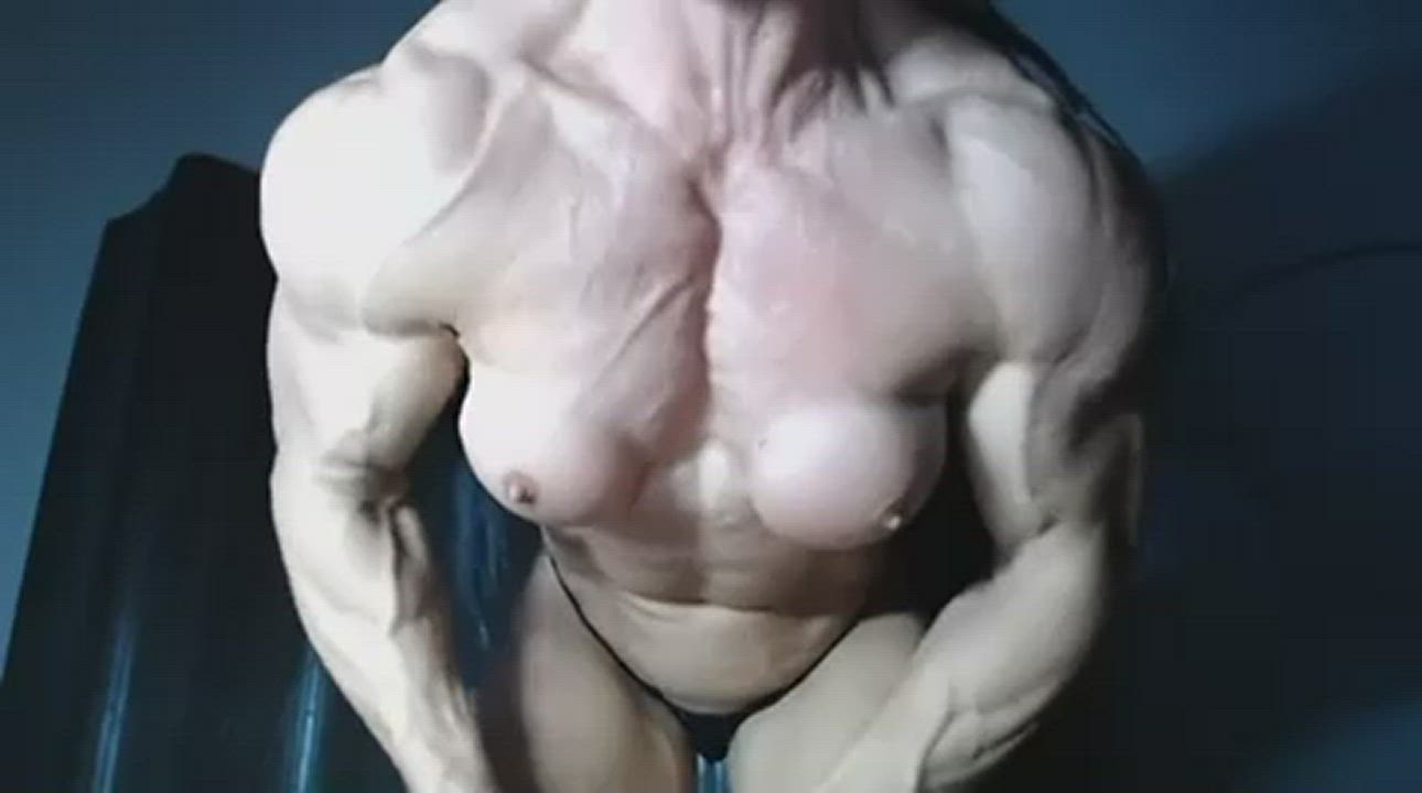 Babe Bodybuilder Fake Tits Fitness Goddess MILF Muscular Milf Naked Webcam clip