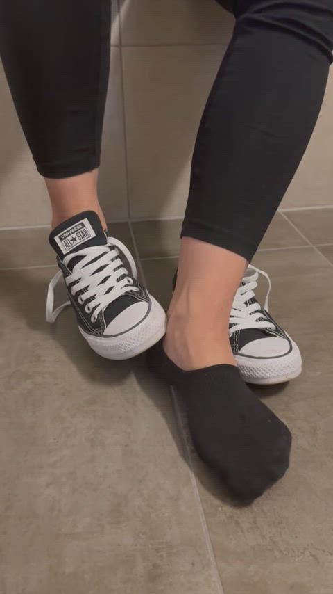 cum on feet feet feet sucking foot foot fetish foot worship footjob shoes sneakers