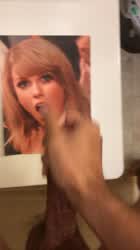 Taylor Swift facial