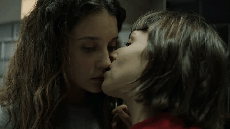 spanish celebrity lesbian kissing clip