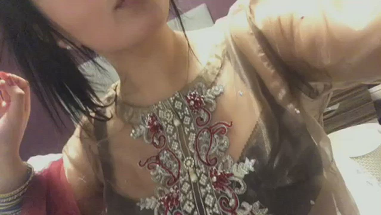Felt so sexy in this kameez... what do you think of this Pakistani British queen
