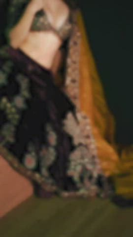 bollywood boobs busty celebrity cleavage curvy desi glamour indian sunny leone clip