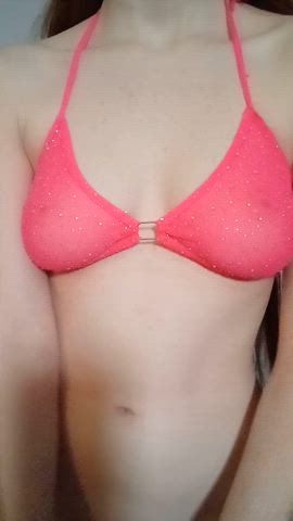 Does this bra show too much?