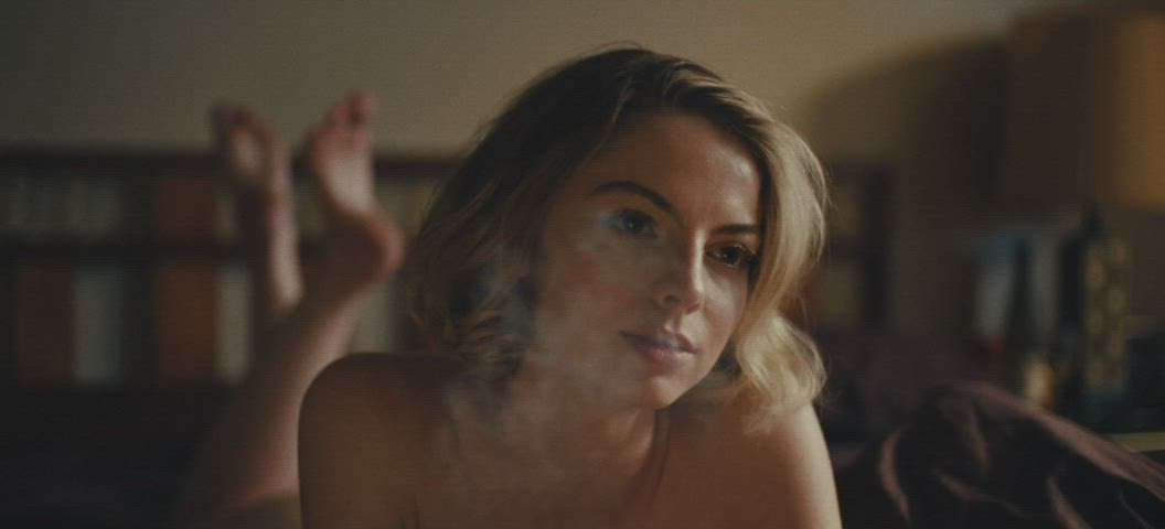 [Ass] [Topless] Allie Marie Evans in 'Gaslit' s1e1 (2022) (25 years old)