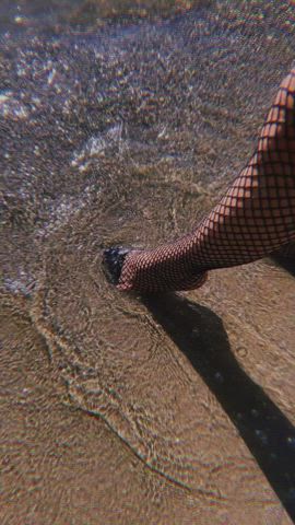 Avril Lavigne Celebrity Feet Fishnet Hypnosis Legs Nylons Watersports Wet clip