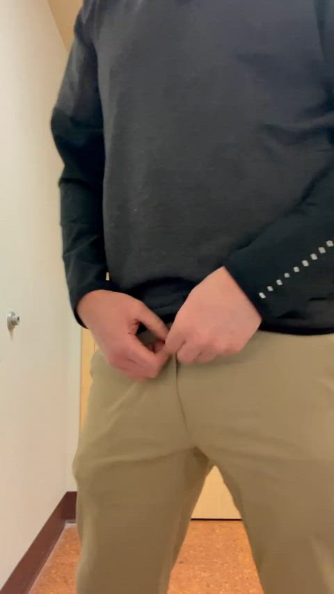 peeing penis piss massive-cock clip