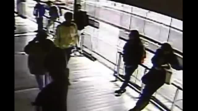 thief hit by bus after robbing woman in Colombia