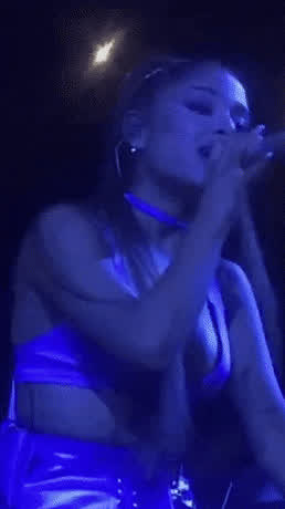 Ariana Grande Boobs Nipslip clip