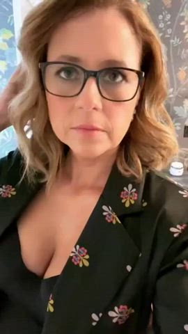 celebrity cleavage glasses jenna fischer clip