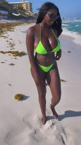 Big Tits Bikini Ebony clip