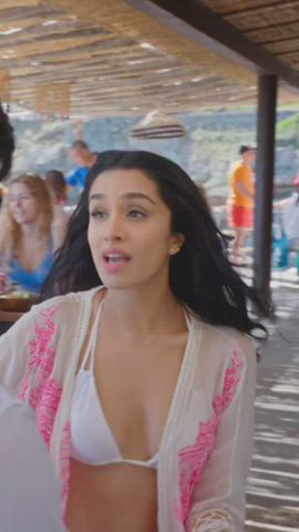 Shraddha Kapoor Cleavage