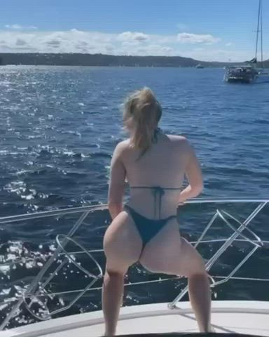 Bikini Boat Twerking clip