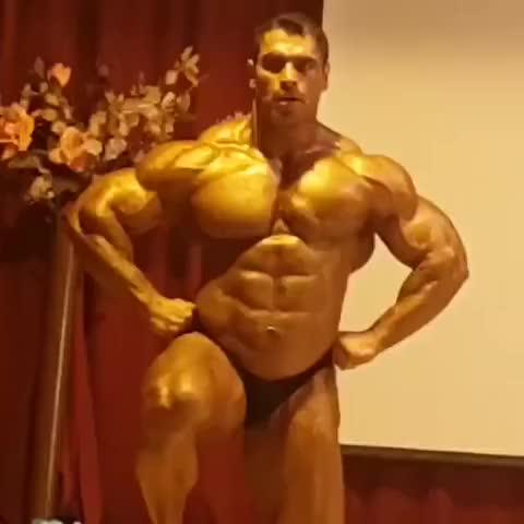 Iranian bodybuilder Ali Asghar Kaboli - Pec bounce