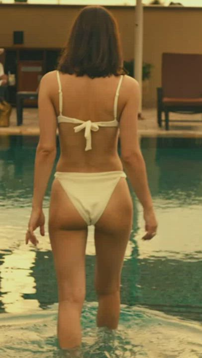 Alexandra Daddario Ass Bikini clip