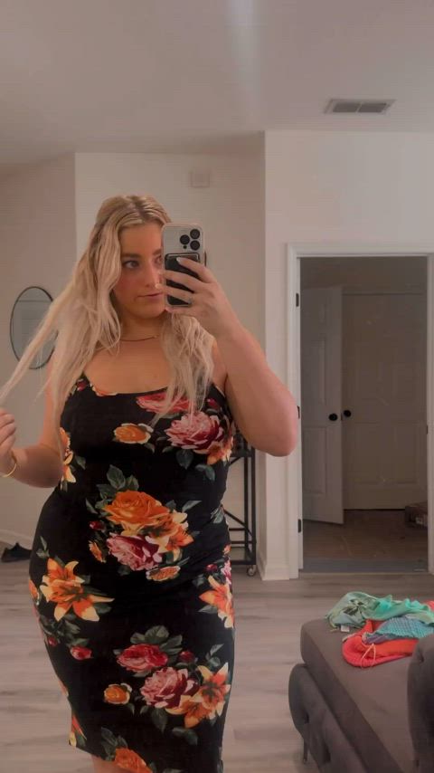 ass big tits blonde clothed curvy dress non-nude onlyfans tiktok clip